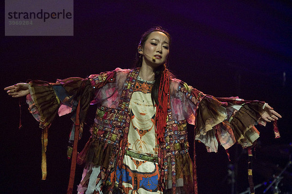 Die chinesische Sängerin Sa Dingding live bei ihrem exklusiven Schweizer Konzert im Luzerner Saal des KKL Luzern  Schweiz