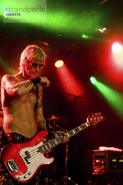 Der US-Musiker Duff McKagan  Ex-Gitarrist von Guns N' Roses  live mit seiner Band Loaded in der Schüür Luzern  Schweiz