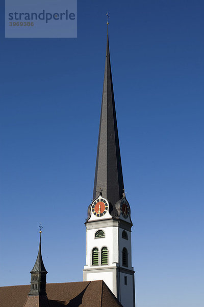 Kirchturm von Malters  mit 97  56 Metern der höchste Turm einer katholischen Kirche in der Schweiz  Malters  Kanton Luzern  Schweiz