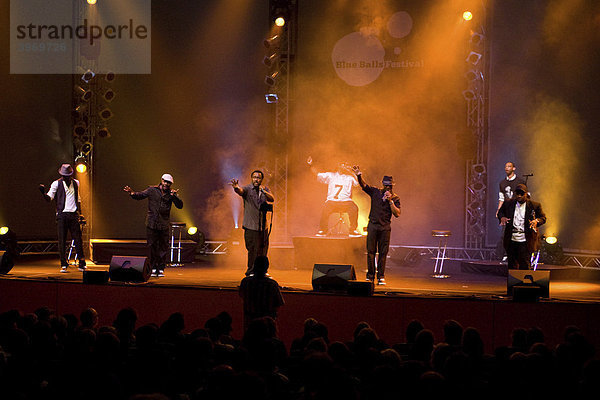 Die US A Capella Band Naturally 7 live beim Blue Balls Festival im Konzertsaal des KKL in Luzern  Schweiz