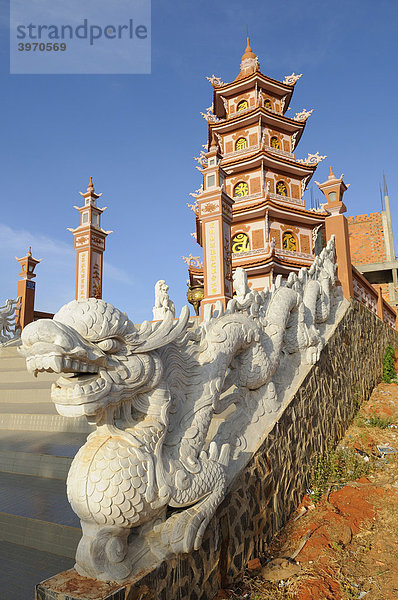 Neue buddhistische Tempelanlage in Mui Ne  Vietnam  Asien