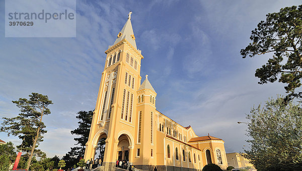 Katholische Kathedrale  Dalat  Zentrales Hochland  Vietnam  Asien