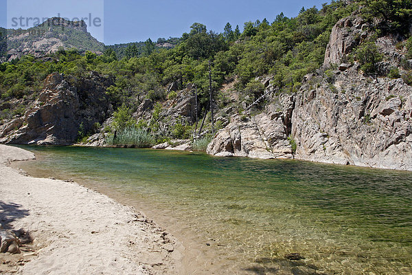 Fluss Solenzara  Bavella Berggruppe  Korsika  Frankreich  Europa