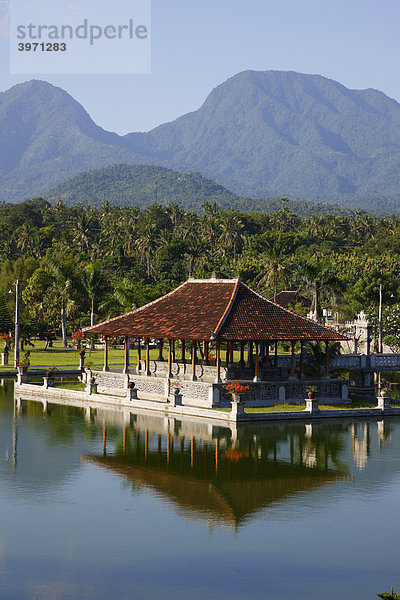 Taman Sakusada  Wasserschloss  an Küstenstraße  Südost Bali  Republik Indonesien  Südostasien