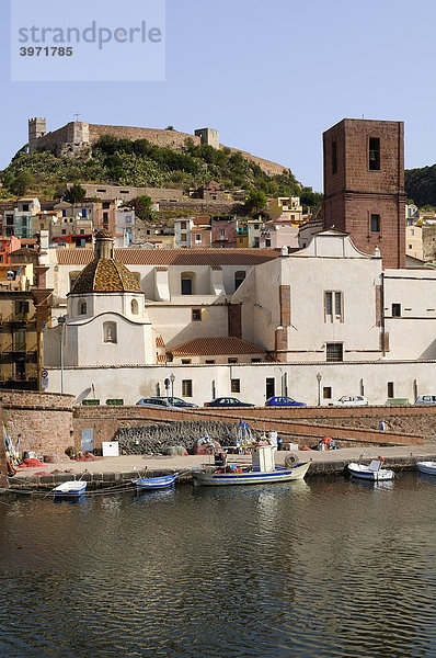 Blick auf die Kathedrale dellíImmacolata und die Festung Malaspina  Bosa  Oristano  Sardinien  Italien  Europa