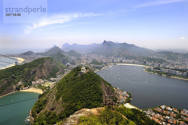 Blick vom Zuckerhut über Rio de Janeiro  Brasilien