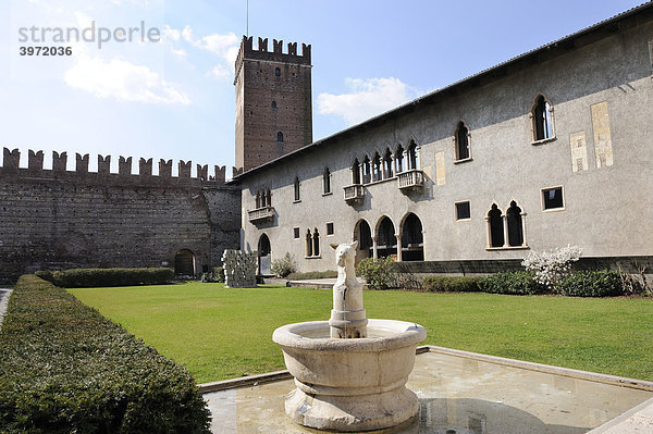 Innenhof des Castel Vecchio  Verona  Italien  Europa