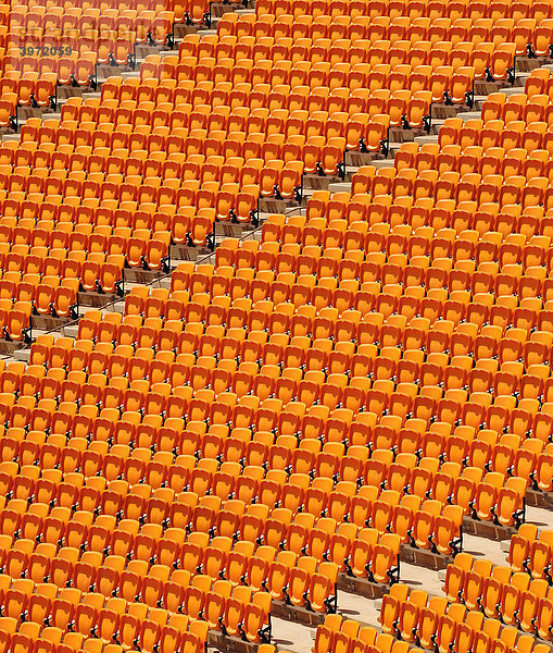 Sitzreihen  Tribüne  in einem Fußballstadion