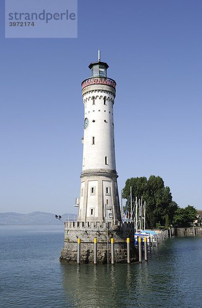 Leuchtturm im Seehafen von Lindau am Bodensee  Bayern  Deutschland  Europa