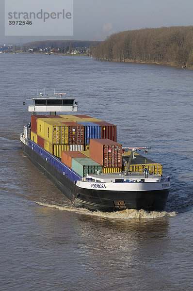 Containerschiff Formosa auf dem Rhein bei Bonn  Nordrhein-Westfalen  Deutschland  Europa