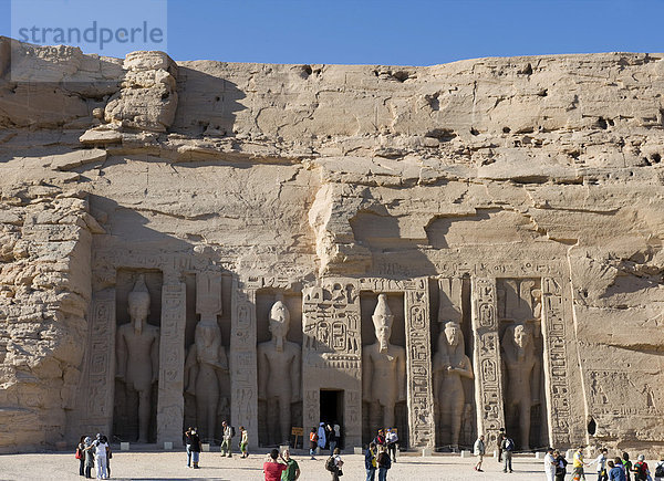 Der kleine Tempel in Abu Simbel  Ägypten  Afrika