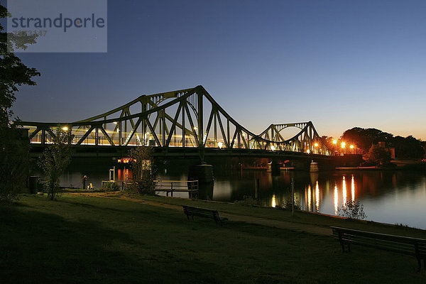 Glienicker Brücke zwischen Berlin und Potsdam am Abend  Deutschland  Europa