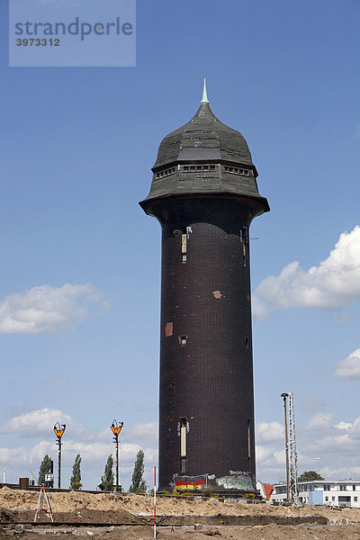 Wasserturm am Ostkreuz in Berlin  Deutschland  Europa