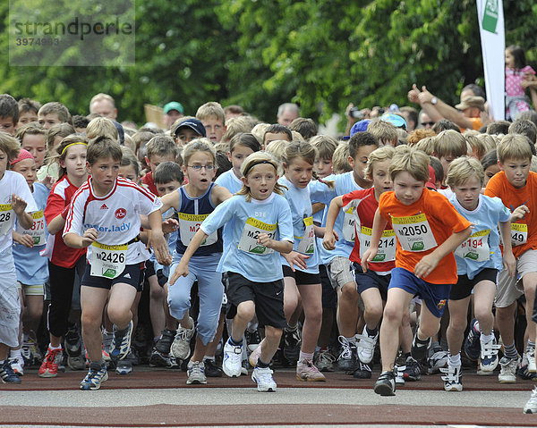 Kinder beim Halbmarathon Stuttgart  Baden-Württemberg  Deutschland  Europa
