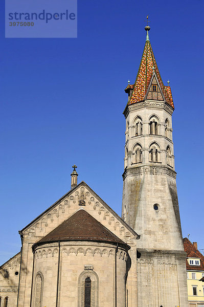 St. Johanniskirche mit Glockenturm Johannisturm  Romanik  Schwäbisch Gmünd  Baden-Württemberg  Deutschland  Europa