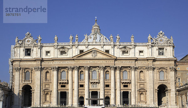 Portal  Petersdom  Basilica di San Pietro  Rom  Vatikanstaat  Europa