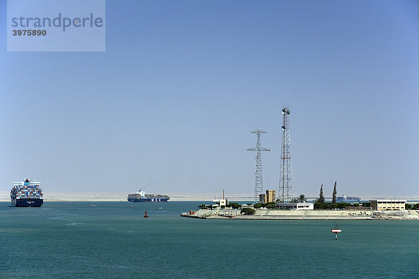 Containerschiffe  Wüste  Ägypten  Nordafrika  Afrika