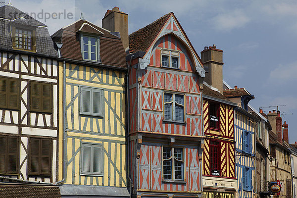 Häuserzeile  Auxerre  Bourgogne  Frankreich  Europa