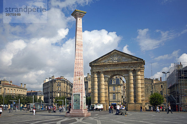 Porte d'Aquitaine  ObÈlisque  Place de la Victoire  Bordeaux  Gironde  Aquitanien  Südfrankreich  Frankreich  Europa