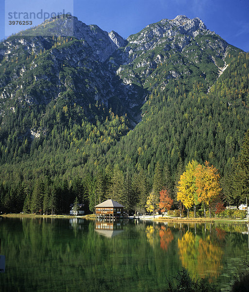 Toblacher See  Herbststimmung  Toblach  Pustertal  Bozen  Südtirol  Italien  Europa