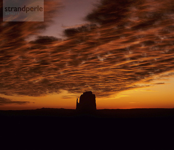 Götterdämmerung  Sonnenuntergang  Monument Valley  Navajo-Nation-Reservation  Colorado Plateau  Arizona  USA