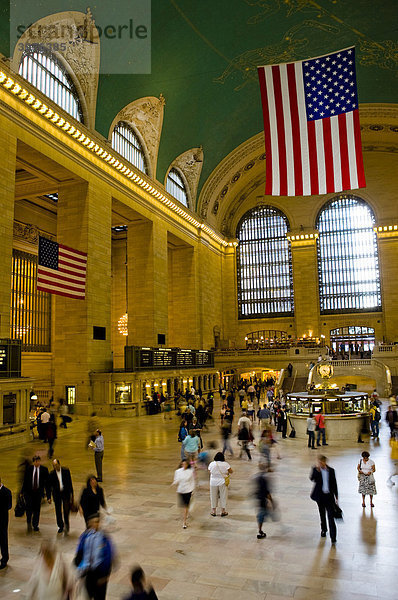 Haupthalle des Grand Central Terminals in Manhattan  New York City  USA