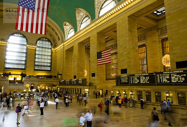 Haupthalle des Grand Central Terminals in Manhattan  New York City  USA