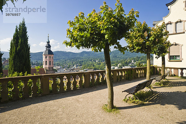 Terrasse des Neuen Schlosses und Turm der Stiftskirche  Baden-Baden  Baden-Württemberg  Deutschland  Europa