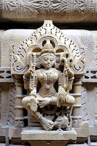 Skulptur in einem Jain-Tempel  Jaisalmer  Rajasthan  Nordindien  Indien  Südasien  Asien