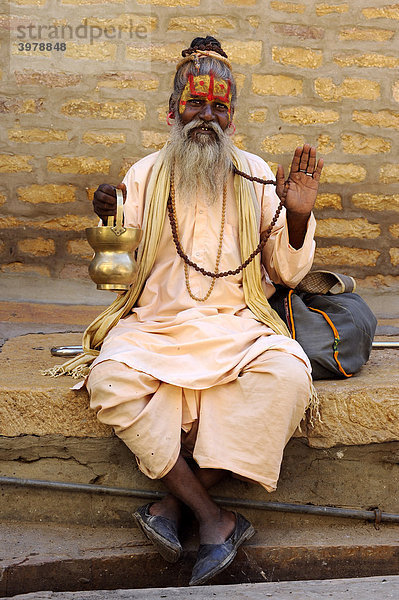 Sadhu  Heiliger Mann  Anhänger des Gottes Shiva  Jaisalmer  Rajasthan  Nordindien  Indien  Südasien  Asien