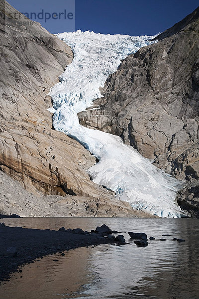 Briksdalsbreen  eine Gletscherzunge des Jostedalsbreen  Sogn og Fjordane  Norwegen