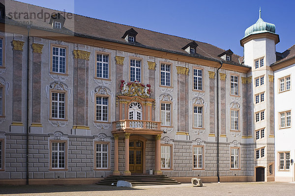 Schlosshof  Schloss  Ettlingen  Baden-Württemberg  Deutschland  Europa