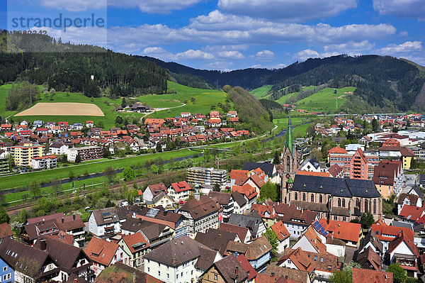 Stadttotale mit Stadtkirche Sankt Mauritius  Hausach  Schwarzwald  Baden-Württemberg  Deutschland  Europa