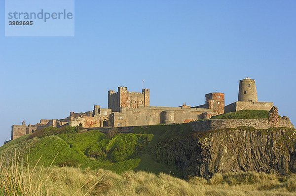 Burg Bamburgh Castle  Northumberland  England  Vereinigtes Königreich  Europa