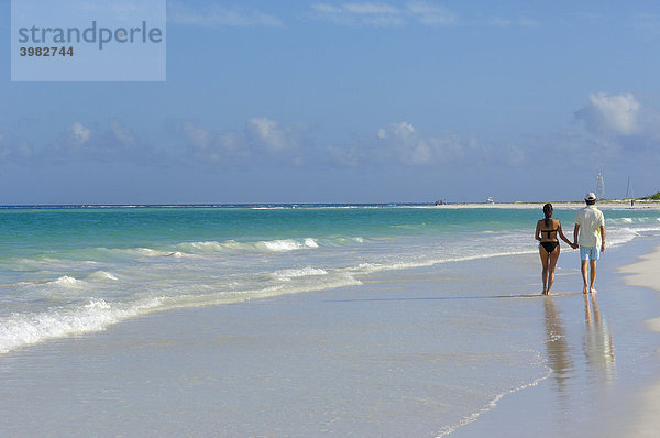 Paar am Maroma Beach Strand  Karibik  Quintana Roo Staat  Riviera Maya  Halbinsel Yucatan  Mexiko