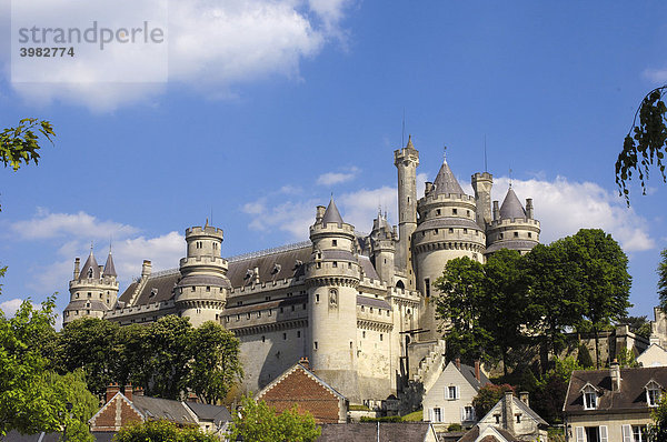 Schloss Pierrefonds  Ch‚teau de Pierrefonds  Region Picardie  Frankreich  Europa