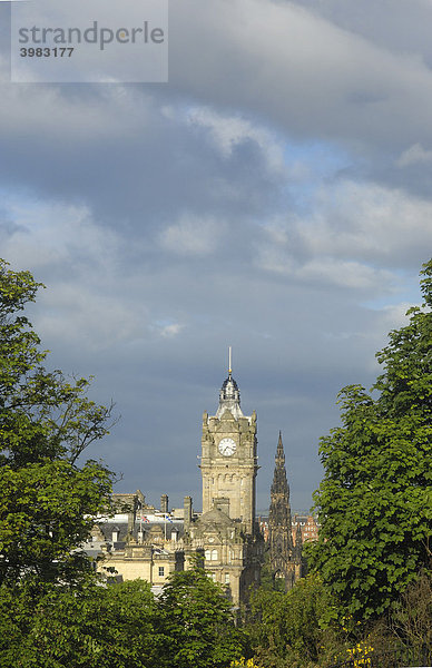 Turm des Balmoral Hotels von Calton Hill aus gesehen  Edinburgh  Region Lothian  Schottland  Vereinigtes Königreich  Europa