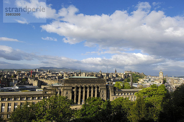 Edinburgher Altstadt von Calton Hill  Edinburgh  Region Lothian  Schottland  Vereinigtes Königreich  Europa
