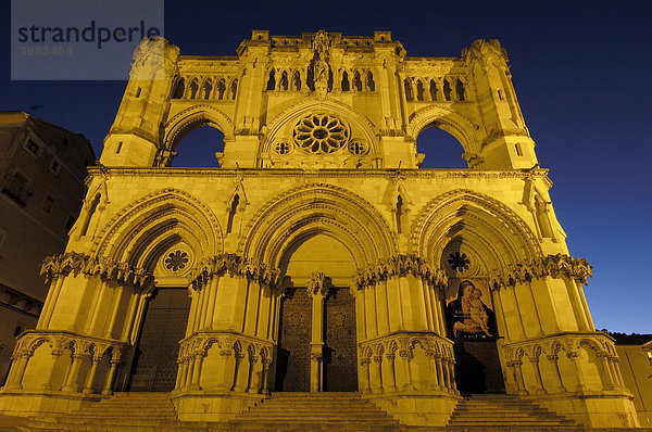 Kathedrale von Cuenca in der Dämmerung  UNESCO-Weltkulturerbe  Castilla-La Mancha  Spanien  Europa