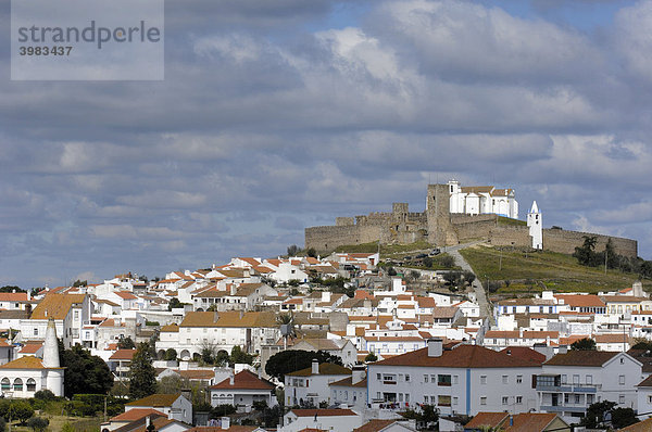 Burg und Stadt  Arraiolos  Alentejo  Portugal  Europa