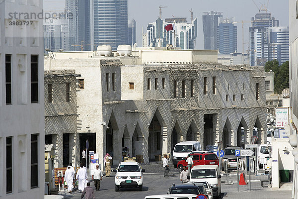 Souq al Waqif  ältester Souq  Bazar  des Landes  der alte Teil ist frisch renoviert  die neueren Teile wurde im historischen Stil umgebaut  Doha  Katar