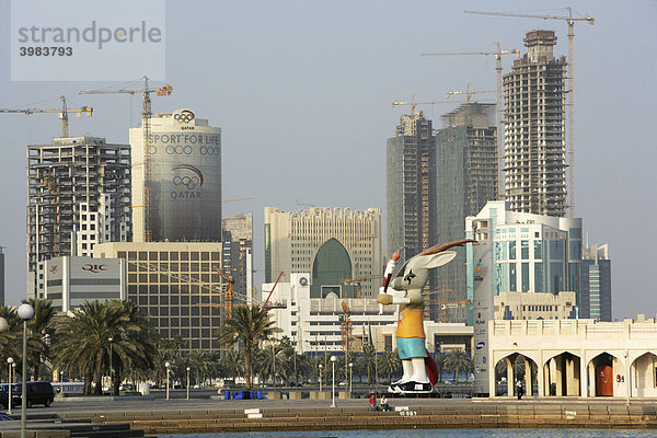 Doha Bay  Neubauten  Hochhausviertel am Nordufer der Corniche  Doha  Katar
