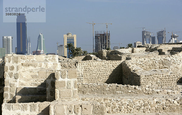 Fort Bahrain  Skyline der Hauptstadt Manama  Königreich Bahrain  Persischer Golf