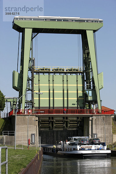 Wesel-Datteln-Kanal  Schifffahrtskanal  Schleusen bei Dorsten  Nordrhein-Westfalen  Deutschland  Europa