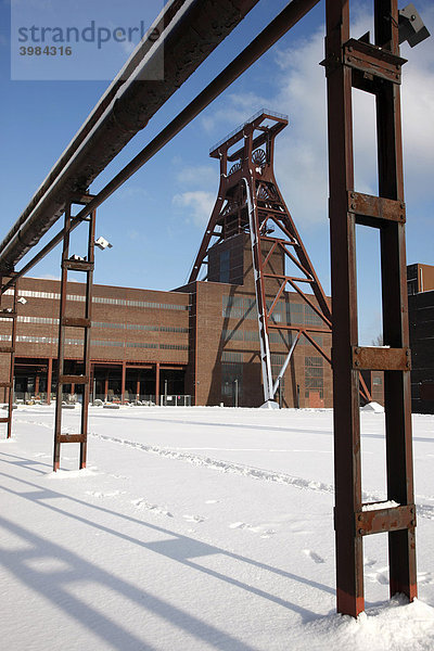 Weltkulturerbe Zeche Zollverein  im Winter  Essen  NRW  Deutschland  Europa
