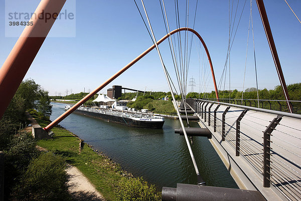 Doppelbogenbrücke über den Rhein-Herne-Kanal  am Nordsternpark  ehemalige Zeche Nordstern  Gelsenkirchen  Nordrhein-Westfalen  Deutschland  Europa