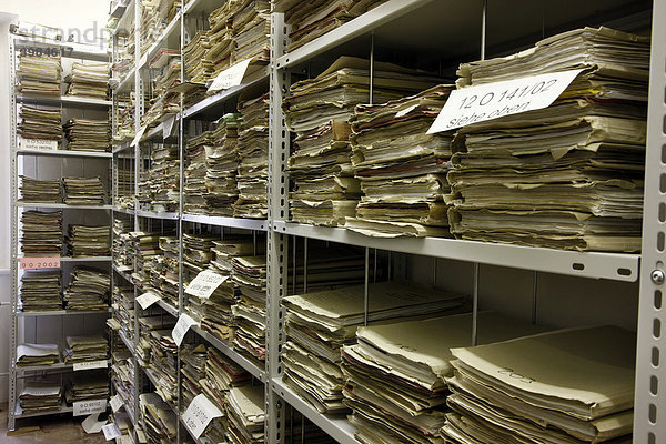 Archivkeller eines Gerichtes  Aktenarchiv mit Prozessakten  Unterlagen zu Urteilen  Gerichtsverfahren  Deutschland  Europa