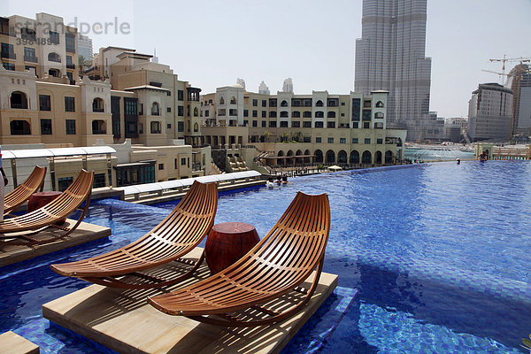 Pool-Landschaft des Luxushotels The Address  Teil der Downtown Dubai  Vereinigte Arabische Emirate  Naher Osten
