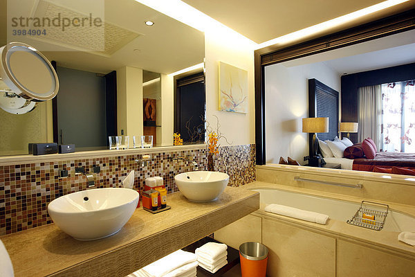 Badezimmer  Hotelzimmer  Suite  im Luxushotel The Address  Teil der Downtown Dubai  Vereinigte Arabische Emirate  Naher Osten