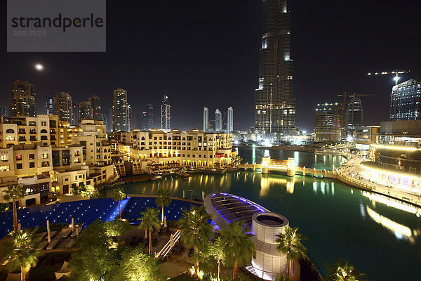Burj Dubai  höchstes Gebäude der Welt  und Pool-Landschaft des Luxus Hotels The Address  Teil der Downtown Dubai  Vereinigte Arabische Emirate  Naher Osten